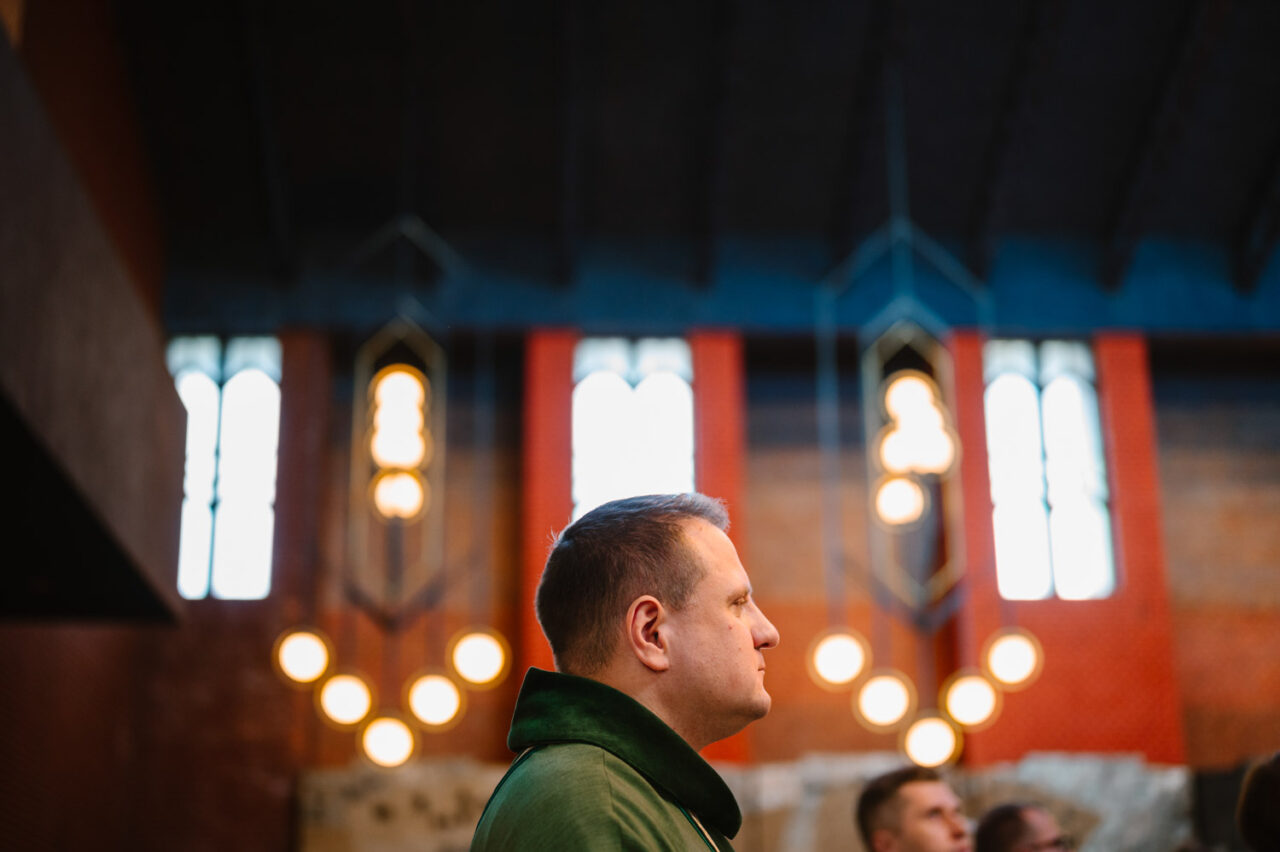 portret kapłana w parafii Boboli Lublin